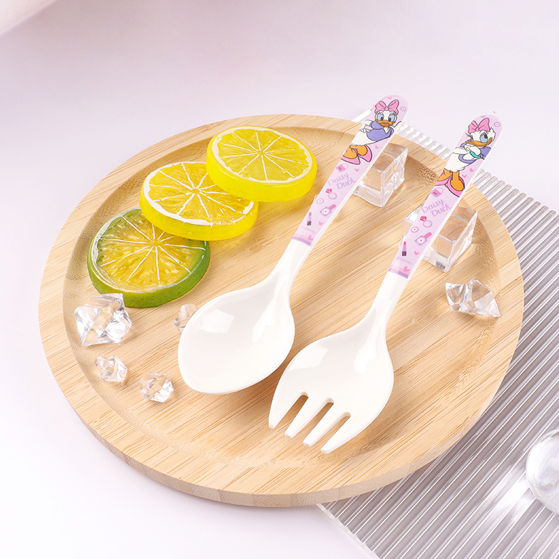 Medium-sized fork and spoon